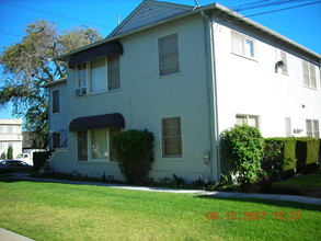 7045-7049 S La Cienega Blvd in Los Angeles, CA - Building Photo - Building Photo