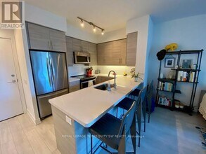 525-1525 Adelaide St W in Toronto, ON - Building Photo - Building Photo