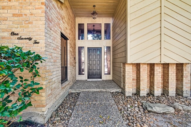 172 Old Bridge Lake St