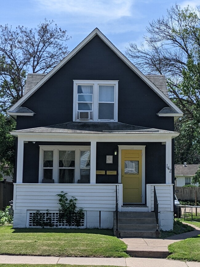 property at 142 Annapolis St E