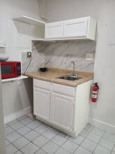8126 W 15th Ave, Unit B in Hialeah, FL - Building Photo - Building Photo