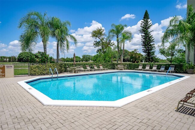 7400 Radice Ct in Lauderhill, FL - Building Photo - Building Photo