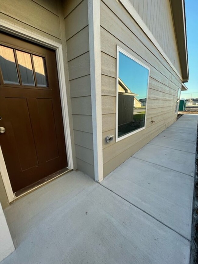 12129 W Cora St-Unit -12131 Cora in Wichita, KS - Building Photo - Building Photo