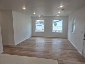 318 Mill St in Waupaca, WI - Foto de edificio - Building Photo