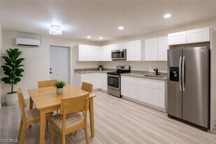 2222 Unity Ave in Ft. Myers, FL - Building Photo