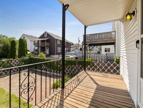 16 Windsor Rd, Unit 1 in Medford, MA - Building Photo - Building Photo