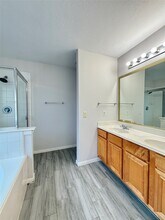 6534 Carly Park Way in Houston, TX - Foto de edificio - Building Photo