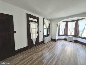 53 E Centre St in Woodbury, NJ - Building Photo - Building Photo