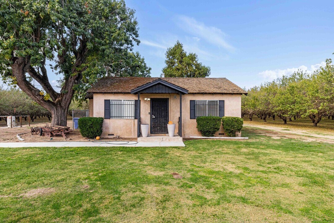 4025 S Walnut Rd in Turlock, CA - Building Photo