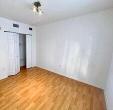 7326 Collins Ave, Unit 304 in Miami Beach, FL - Building Photo - Building Photo