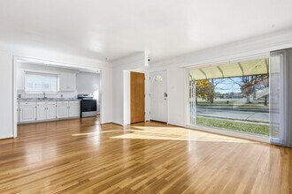 24609 Flower Ave in Eastpointe, MI - Building Photo - Building Photo