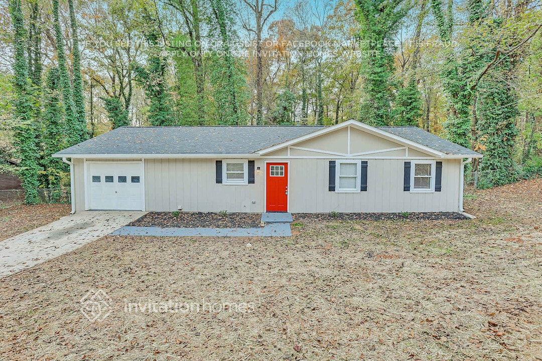 210 Hunt Ridge Dr in Stockbridge, GA - Building Photo
