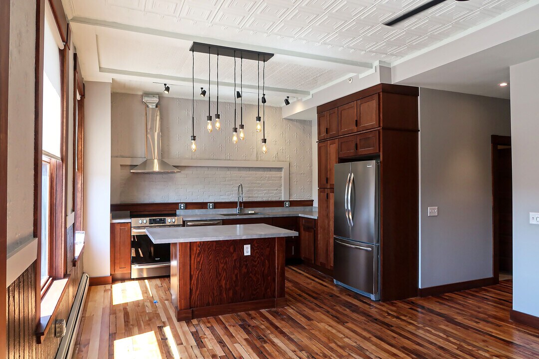 223 Lisbon St, Unit 3B in Lewiston, ME - Building Photo