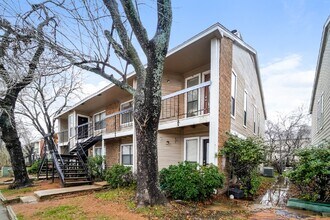 2009 West Loop in Austin, TX - Building Photo - Building Photo