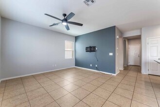 9144 Checkerboard Ct in Las Vegas, NV - Building Photo - Building Photo