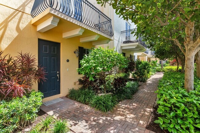 2502 N Dixie Hwy in Lake Worth Beach, FL - Building Photo - Building Photo