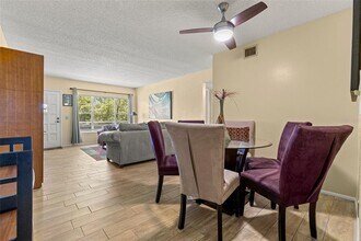 2426 Persian Dr in Clearwater, FL - Building Photo - Building Photo