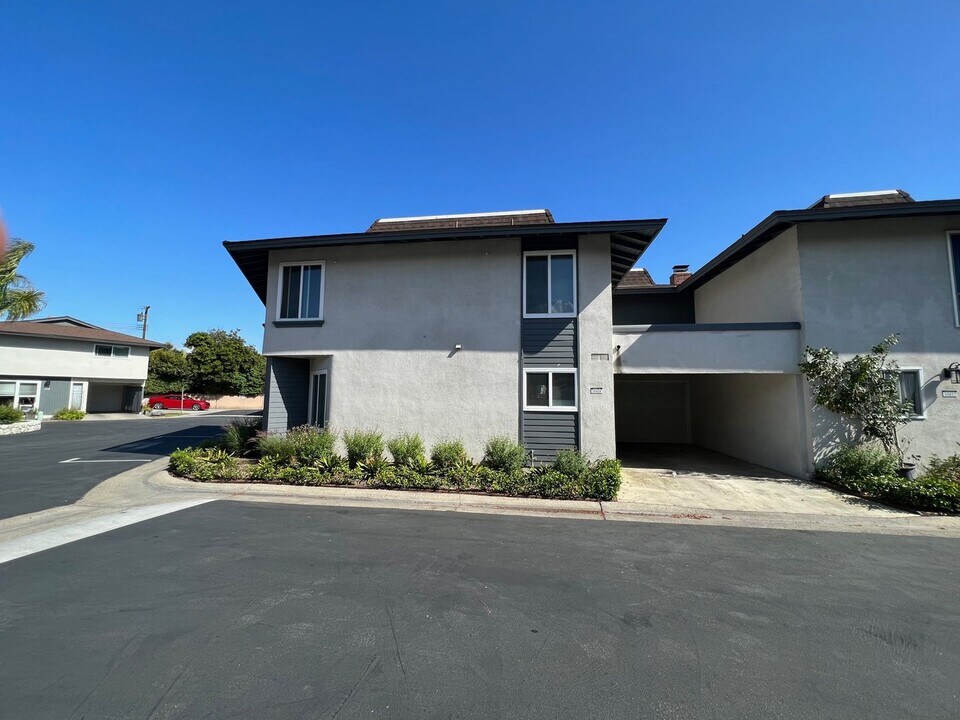 10418 Stratton Ct in Cypress, CA - Foto de edificio
