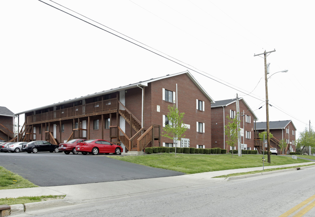 Columbia Court in Bowling Green, OH - Building Photo