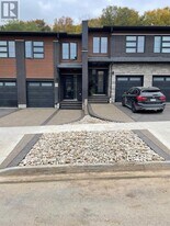 912 Robert Ferrie Dr in Kitchener, ON - Building Photo