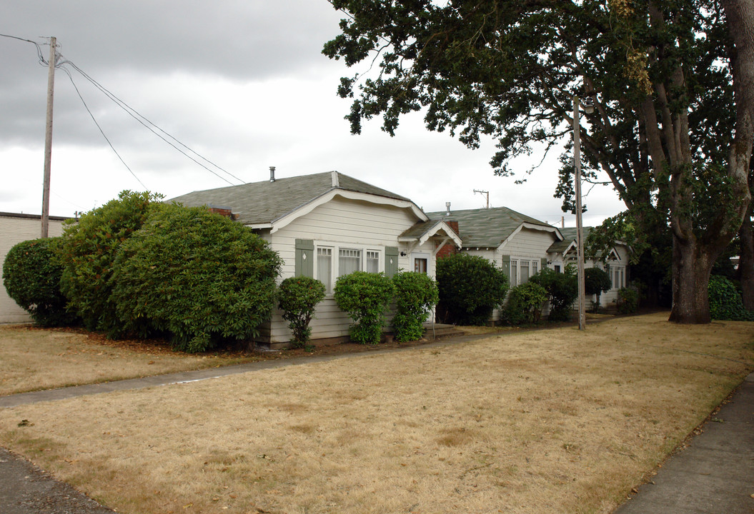 701-723 Cottage St NE in Salem, OR - Building Photo