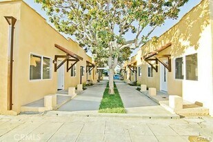 626 W 59th Pl in Los Angeles, CA - Building Photo