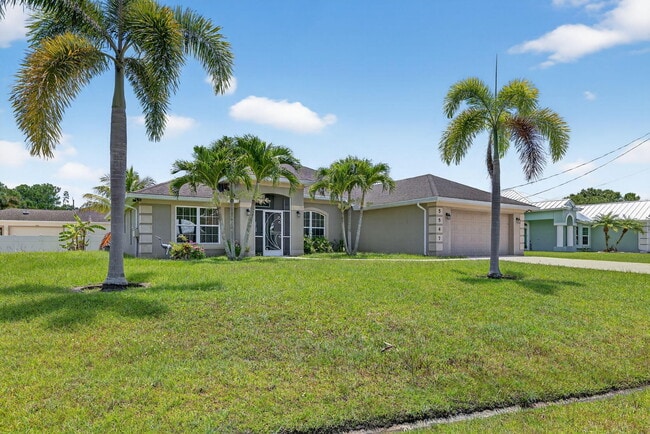 5547 NW Cordrey St in Port St. Lucie, FL - Building Photo - Building Photo