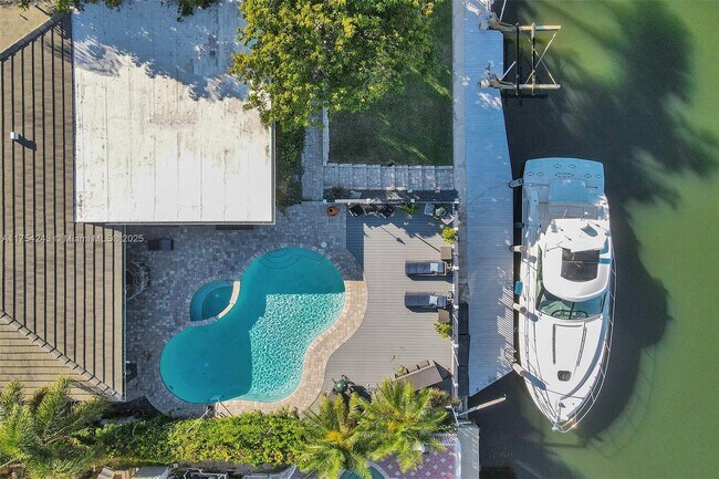 2661 NE 22nd Ct in Pompano Beach, FL - Building Photo - Building Photo