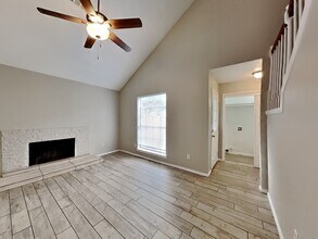 5711 Wynberry Dr in Houston, TX - Foto de edificio - Building Photo