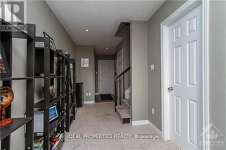 524 Silvertip Ln in Ottawa, ON - Building Photo - Building Photo