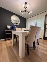 200 Woodmont Ave in Bridgeport, CT - Foto de edificio - Building Photo