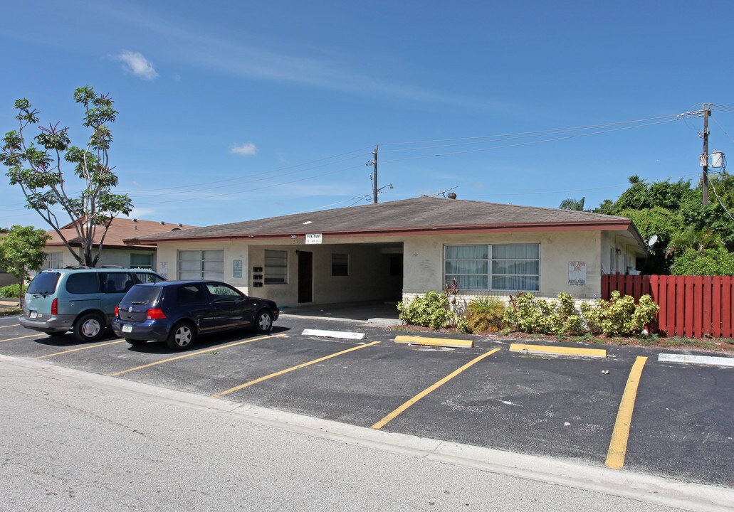 3551 NW 5th Ter in Pompano Beach, FL - Building Photo