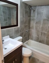 3710 N Pine Grove Ave, Unit 310 in Chicago, IL - Foto de edificio - Building Photo