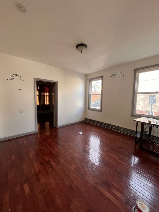 16 E Bidwell Ave in Jersey City, NJ - Foto de edificio - Building Photo