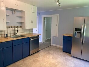 2093 Tompkins St, Unit 2093 in West Linn, OR - Building Photo - Building Photo