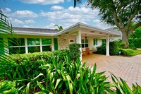 129 Alhambra Pl in West Palm Beach, FL - Foto de edificio - Building Photo