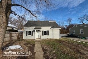 3700 Coronado Dr in Alton, IL - Building Photo