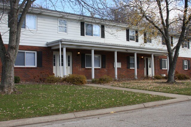 1004 Charlotte Dr in Normal, IL - Building Photo