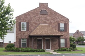 1016 Inverness Ln in Oxford, MS - Building Photo - Building Photo