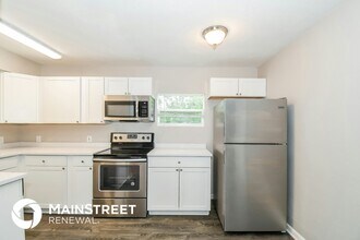 6533 Burgundy Rd S in Jacksonville, FL - Foto de edificio - Building Photo