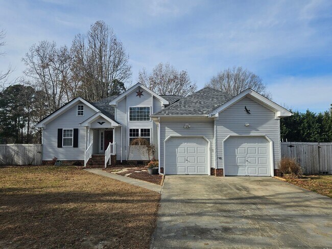 112 Bray View Dr in Moyock, NC - Building Photo - Building Photo