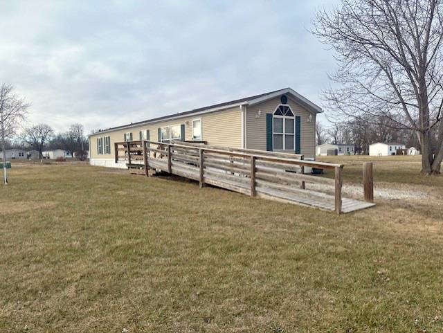 14876 Washington Rd in West Burlington, IA - Building Photo
