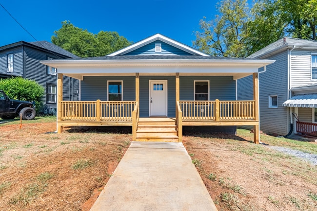 2410 Poplar St in Lynchburg, VA - Foto de edificio - Building Photo