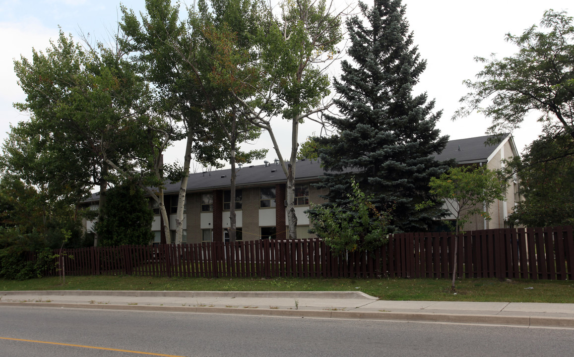 21 Bergamot Ave in Toronto, ON - Building Photo