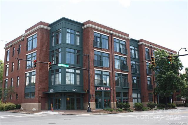 626 N Graham St in Charlotte, NC - Building Photo