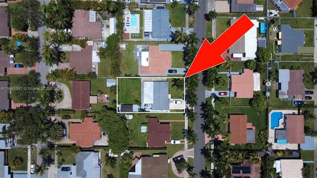 907 NE 3rd St in Hallandale Beach, FL - Building Photo - Building Photo
