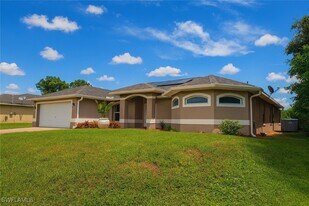549 Flamingo Ave S in Lehigh Acres, FL - Building Photo
