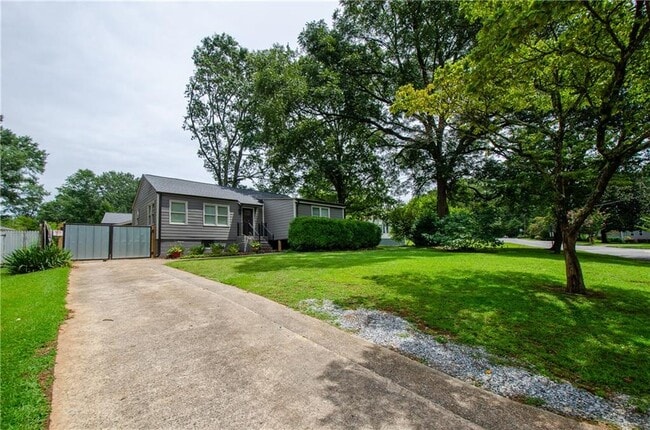 property at 729 Sunnybrook Dr