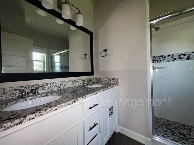 3305 SW Hillstone Ave in Bentonville, AR - Building Photo - Building Photo