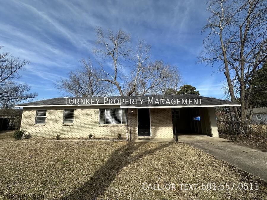 8216 Frontier Rd in Little Rock, AR - Building Photo